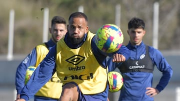 Bebé dispara ante Andrés y Mario Hernández.