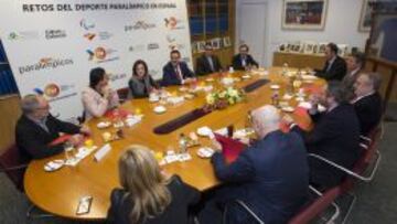 De izda. a dcha.: Tarancón, Perales, Tejedor, Carballeda, Casinos, Jofre, Jesús Mínguez, Juan Mora, Alfredo Relaño, Juan Cantón, Ángel García Colín e Isabel Roldán.