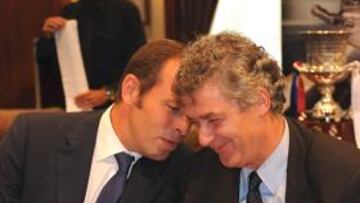 <b>CORDIALIDAD. </b>Amigable imagen de Sandro Rosell y Angel Villar en una comida.