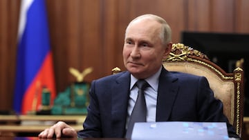Russian President Vladimir Putin attends a meeting with CEO of VTB bank Andrei Kostin in Moscow, Russia, November 27, 2023. Sputnik/Mikhail Klimentyev/Kremlin via REUTERS ATTENTION EDITORS - THIS IMAGE WAS PROVIDED BY A THIRD PARTY.
