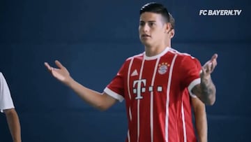 Nadie lo podría imaginar, James de pelea con el balón