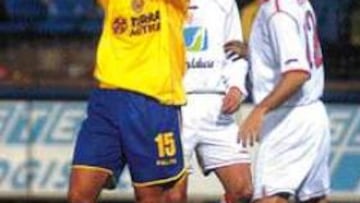 SUPERIORIDAD ROJIBLANCA. El Sevilla maniató bien a un Villarreal en el que Pizzi jugó poco pero creó varias ocasiones.