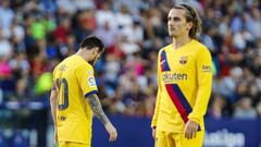 Messi y Griezmann durante el partido de ayer ante el Espanyol.