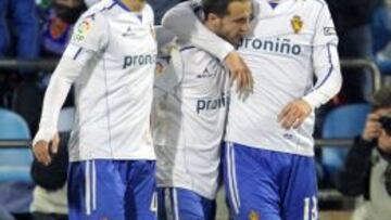 Celebración del gol de Montañés.