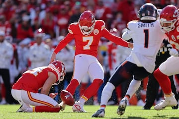 Harrison Butker #7 of the Kansas City Chiefs kicks a field goal 