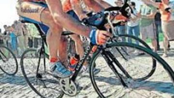 <b>OTRA VEZ PODIO. </b>Flecha, segundo ayer, y tercero en 2005, ya ha igualado a Miguel Poblet.