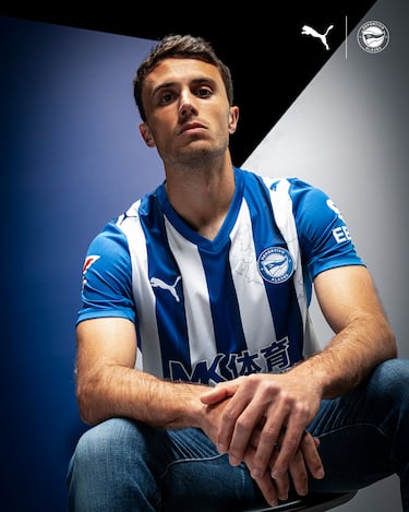 Los babazorros son los primeros en la lista de equipaciones que cuestan 79’95 euros. Tras una buena campaña en la que consiguieron salvarse, Puma les ha diseñado una equipación aparentemente similar a la del año pasado, pero que cuenta con un detalle diferencial. El escudo se halla dentro de la silueta del territorio de Álava.
