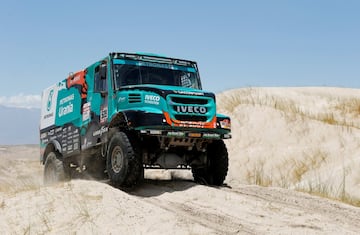 Décima etapa entre Salta y Belén. El piloto holandés ton Van Genugten con Iveco.