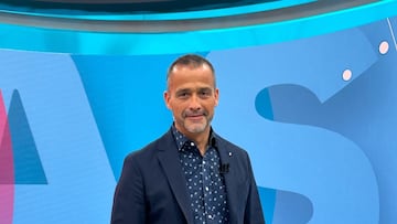 Iván Núñez sorprende y se besa con reconocida cantante chilena: “Nos caímos súper bien”