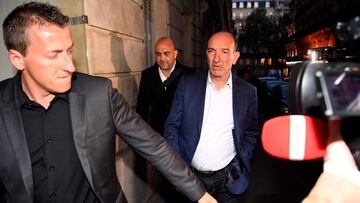 Pierre Marie Geronimi, presidente del Bastia, llega a la audiencia de la comisión disciplinaria de la liga de fútbol francesa.