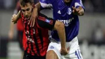 <B>A GRAN RITMO.</B> Ambos equipos realizaron un gran esfuerzo físico.