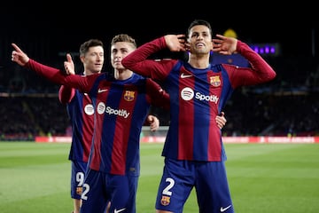 El defensa portugués azulgrana celebra el segundo gol que marca en el minuto 17 partido.