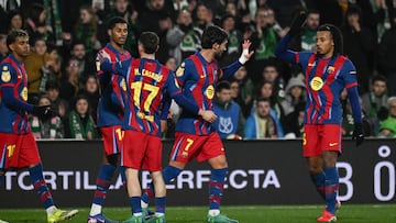 0-1. Ferran Torres celebra el tanto con sus compañeros.