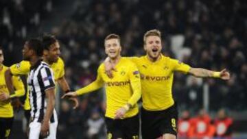 Immobile, a la izquierda, junto a Reus.
