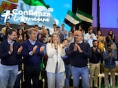 El presidente del PP, Alberto Núñez Feijóo (2i), la presidenta del PP de Extremadura y candidata a la reelección a la Presidencia de la Junta, María Guardiola (2d), y el alcalde de Navalmoral de la Mata, Enrique Hueso (d), participan en un acto electoral, a 13 de diciembre de 2025, en Navalmoral de la Mata, Cáceres, Extremadura (España). Feijóo ha asegurado que "hay una gran mayoría de extremeños que comparten una misma percepción: María ilusiona y contagia. A María no la para nadie".
13 DICIEMBRE 2025 CAMPAÑA ELECTORAL;ELECCIONES EXTREMEÑAS
Carlos Criado / Europa Press
13/12/2025