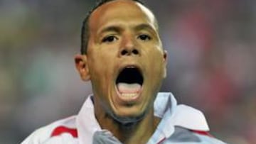 Luis Fabiano renueva con el Sevilla hasta 2013