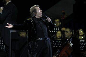 Raphael, Dino Gordillo y Yuri fueron los artistas que destacaron en la segunda noche del Festival de Viña del Mar 2019. 
