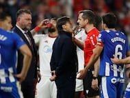 Almeyda y Galech, enfrentados.