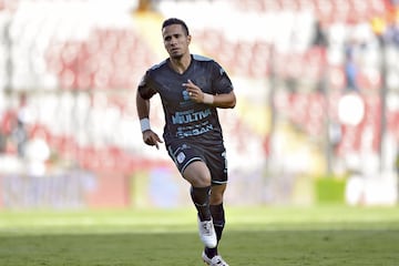 El delantero de los Gallos Blancos Camilo Sanvezzo, lidera en anotaciones a Querétaro con dos tantos.