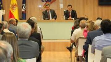 <b>REUNIÓN. </b>Miguel Cardenal y David Villaverde informaron ayer a las federaciones en el CSD.