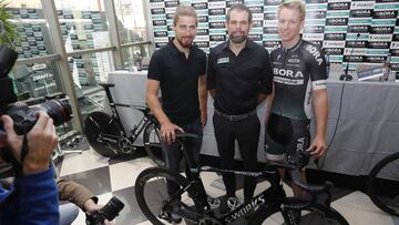 Peter Sagan, a la izquierda, en la presentaci&oacute;n. 