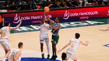 Tyson Carter fue el más destacado. Anotó 14 puntos.