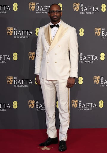 RaMell Ross posa en la alfombra roja de los premios BAFTA 2025 celebrados en el Royal Festival Hall del Southbank Centre de Londres.