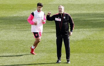 Visnjic, dialogante y cercano al jugador en su primer día