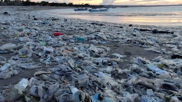 Plásticos en playas de Bali