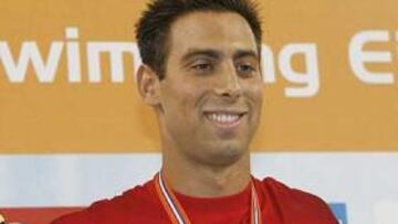 <b>SAVIC REIVINDICATIVO</b> El campeón de mariposa en el medio hectómetro, que batió incluso el récord de la competición por segunda vez en dos días y llevó a Serbia a la conquista del título europeo, mostró una camiseta con la inscripción ''Kosovo es Serbia''.