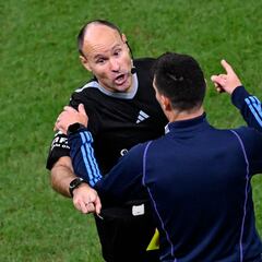 El ‘Kun’ carga contra Mateu Lahoz