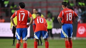 Chile's defender #17 Gabriel Suazo, forward #10 Alexis Sanchez and midfielder #18 Rodrigo Echeverria reacts after missing the 2026 FIFA World Cup South American qualifiers football match between Bolivia and Chile, at the Municipal El Alto stadium in El Alto, Bolivia on June 10, 2025. (Photo by AIZAR RALDES / AFP)