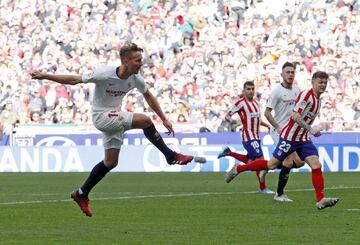 Atlético de Madrid 0-1 Sevilla | Pase filtrado que no acierta a desviar Savic, el balón llegó al delantero y este batió a Oblak con un potente disparo en el mano a mano.