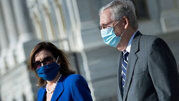 Nancy Pelosi y Mitch McConnell en el Capitolio de los Estados Unidos el 29 de julio de 2020, en Washington, DC.