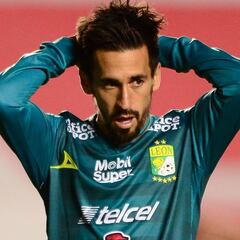 A diferencia de Montes, Navarro no renunciará a la Selección Mexicana