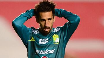 A diferencia de Montes, Navarro no renunciará a la Selección Mexicana