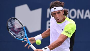 Feliciano L&oacute;pez devuelve una bola durante su partido ante Yoshihito Nishioka en la previa del National Bank Open de Toronto, el Masters 1.000 de Canad&aacute;.