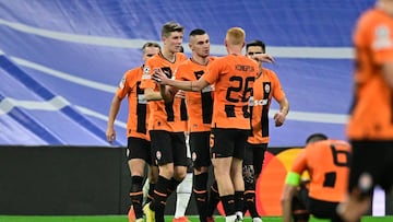 2-1. Oleksandr Zubkov celebra el primer gol.