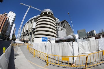 El conjunto blanco sigue dando forma a la remodelación del Santiago Bernabéu. El Estado de Alarma decretado por el Gobierno no ha paralizado las obras.