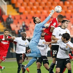 Aprobados y suspensos en el Valencia: A Jaume se le escapa el partido