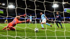 El City de Bravo sufre ante Napoli para seguir como líder