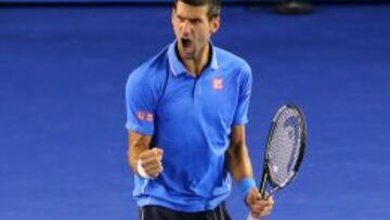 Novak Djokovic celebra su pase a la final del Abierto de Australia.