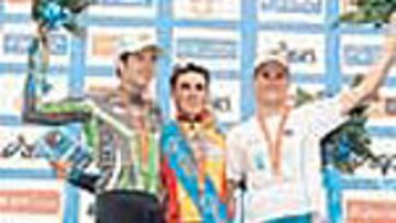 Noya, en el centro del podio.