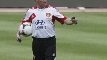 Prensa y aficionados piden la destitución de Camacho