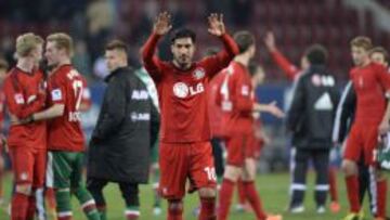 El Bayer gana al Augsburgo y se queda a cuatro del Schalke.