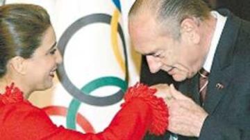 <b>CABALLEROSO. </b>El presidente Chirac, con El Moutawakel, del COI.