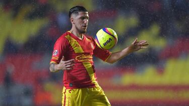 El mediocampista chileno ha sido de los mejores dentro del plantel de los michoacanos y varios equipos buscarían hacerse de sus servicios, por lo que es difícil que Morelia resista las ofertas que vienen.