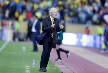 Pékerman celebra el triunfo de Colombia ante Ecuador en Quito