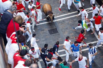 Imágenes del quinto encierro de los Sanfermines 2022 con la ganadería de Cebada Gago. La carrera ha sido complicada y ha dejado varios heridos y caídas.