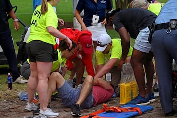 Una tormenta eléctrica paró el juego en el East Lake Golf Club de Atlanta, el campo en el que se disputa el Tour Championship, la final de la millonaria FedEx Cup. Un rayo cayó sobre un árbol, que se incendió y provocó que varios espectadores resultaran heridos. Varias ambulancias se dirigieron al lugar del suceso, aunque, según la NBC, no correrían peligro las vidas de ninguno de los afectados. 